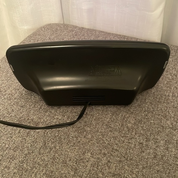 SHARP LED Electric Alarm Clock with Jumbo Blue Numbers SIMPLE TO USE SPC1221XF - Picture 5 of 11